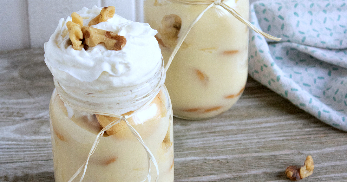 Made from Scratch Mason Jar Banana Pudding Recipe mamalikestocook.com/mason-jar-bana…