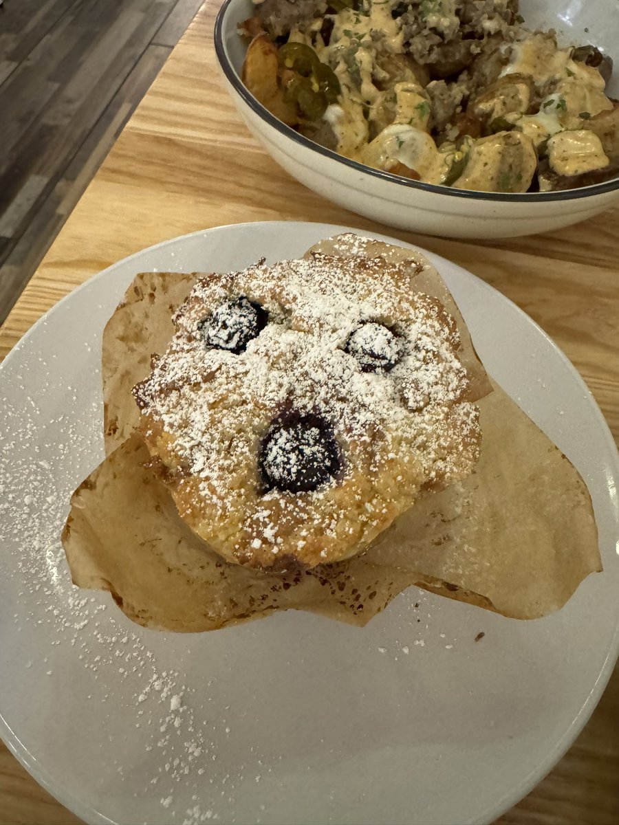 @CleanMlk <a href="/ieggyoudc/">ieggyou</a> Agreed, I finally went there for the first time this afternoon and said the same thing. Also, everything was delicious 🤤