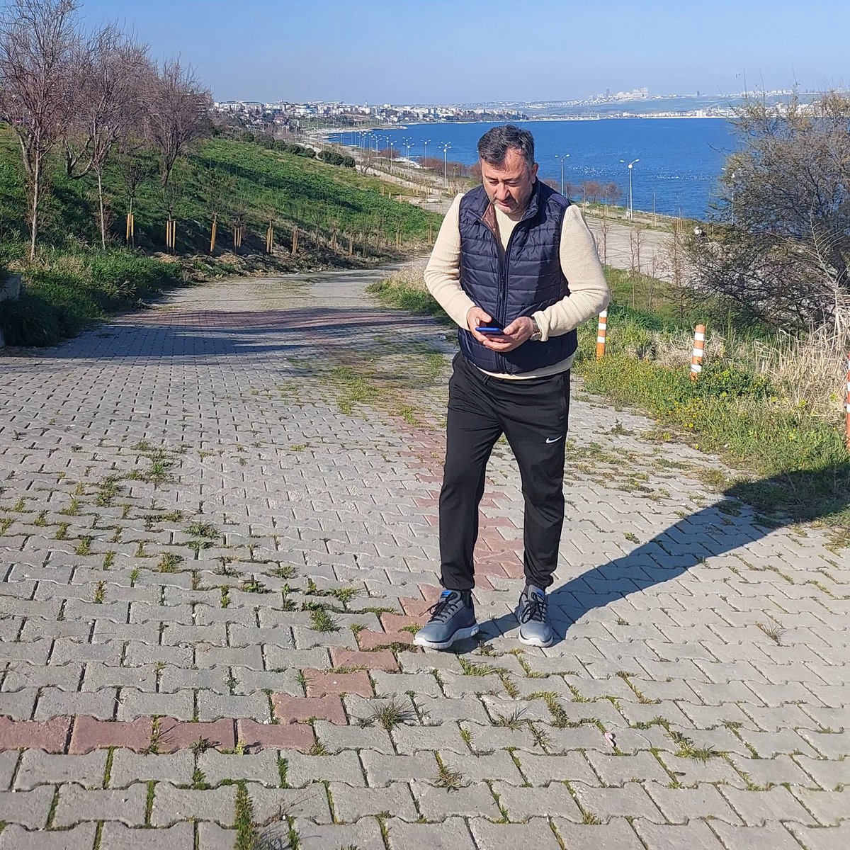 Harika bir manzaraya karşı olmuş fotoğraf