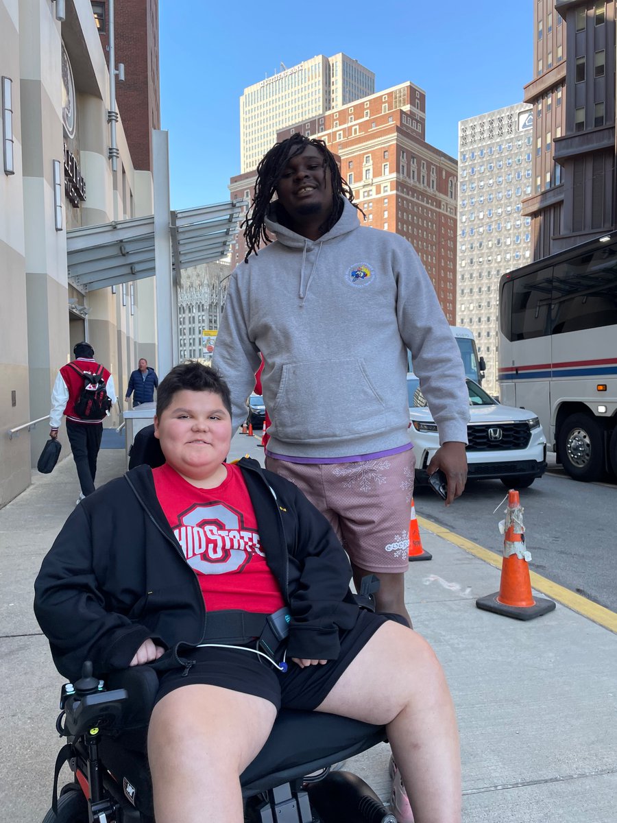 MardeeDeSantis's tweet photo. James LOVES #MarchMadness!  Where else are you going to meet DJ Burns Jr on the streets of Pittsburgh?  #MMSelfie @MarchMadnessMBB @PackMensBball https://t.co/FUrYwIjvO7