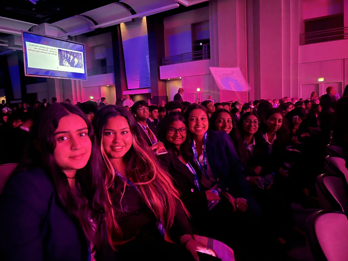 Go Go Go Go! Danes so good, We honor roll 💙🤍💙💙 #gafbla <a href="/georgiafbla/">Georgia FBLA</a>