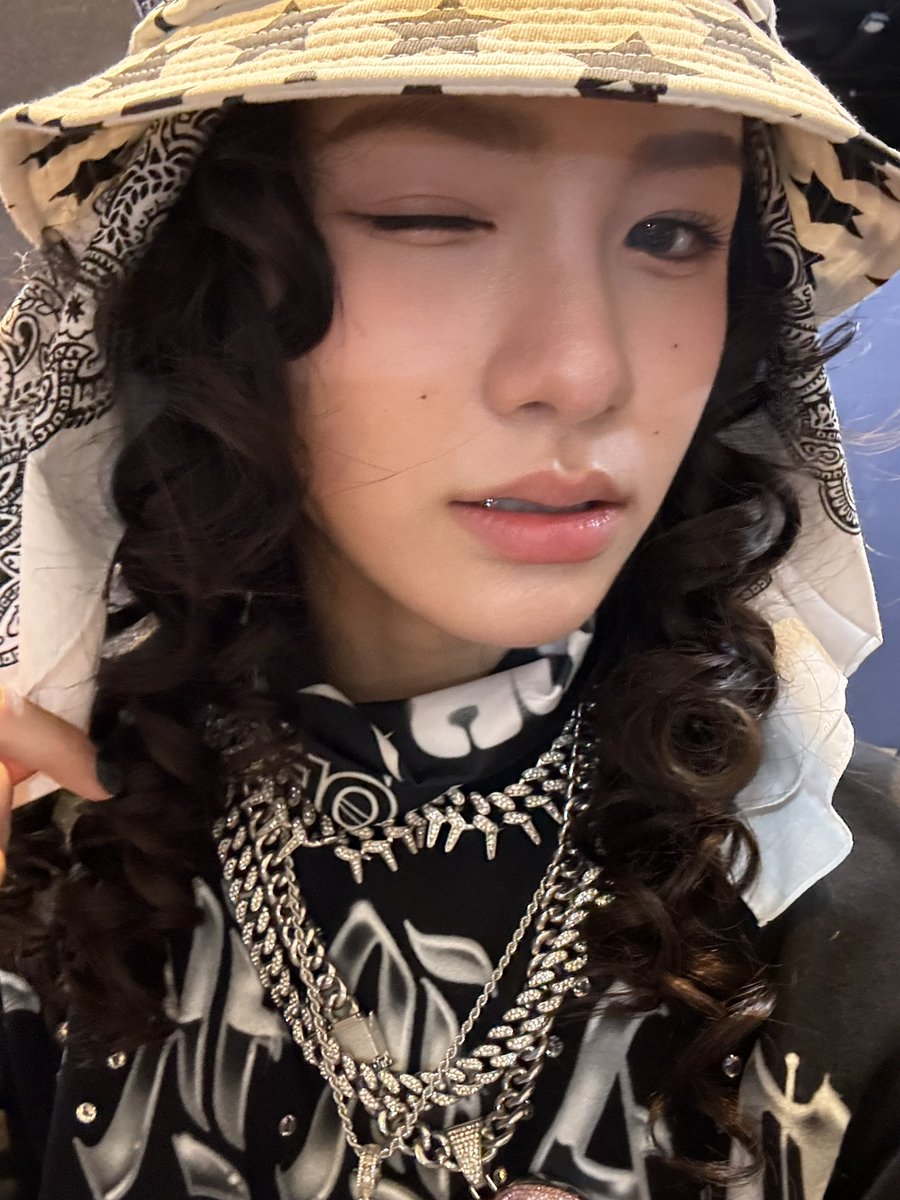 일요일에는 역시 짜파게티죠!🖤
엠카의 짜파게티 도은이었어요
오늘 오후 3시 40분에는 (비교적) 착한도은으로
인기가요에서 만나요!😆🦷

#인기가요 #YOUNGPOSSE #도은 #DOEUN