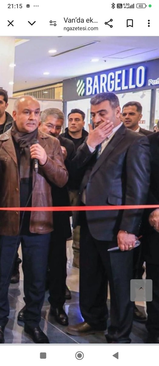 A sınıfı Oda olan VATSO başkaninin Van Mall AVM açilişinda kordilayı kesmek için  yer bulma çabasi takdire şayan.. 
Nebati bakanı hatırlatti bana. 
<a href="/vantsokurumsal/">Van Ticaret ve Sanayi Odası</a> <a href="/zahirkandas/">Zahir Kandaşoğlu</a> <a href="/YavuzKaraman_/">Yavuz Karaman</a> @farukbiner <a href="/izzetcobann/">İzzet Çoban</a>