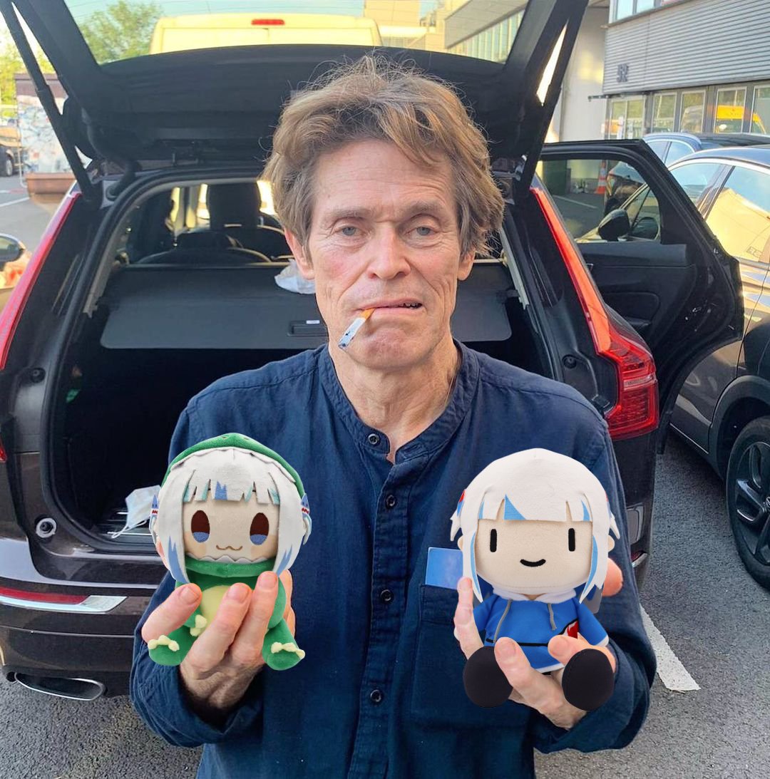 OrestKhvolson's tweet photo. William Dafoe holding two Guras one of them dino https://t.co/RWC2jbupqz