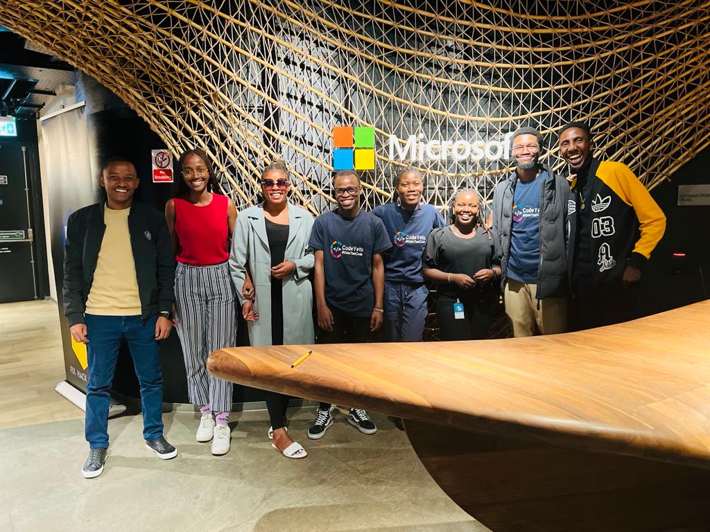 thegr8edwin1's tweet image. #VolunteerWork Sartudays...
I volunteer at Code Yetu #Kidsthatcode, a community based organisation, we teach kids from various children's homes in Kenya how to code. Today, we had a chance to hold a coding event for the kids @MicrosoftADC. Cheers to this team🎊.