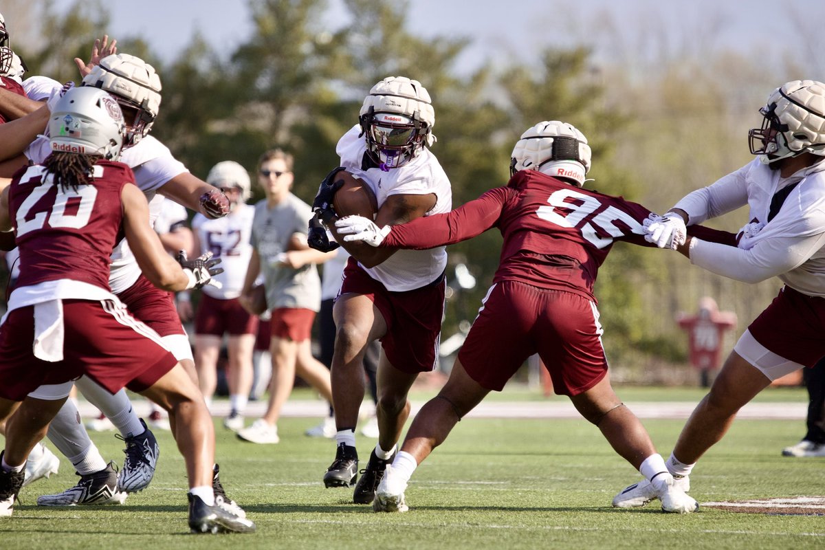 MoStateFootball's tweet photo. 1% better🥵

#40Strong #OutHitOutHustle https://t.co/OPGynBXwtT