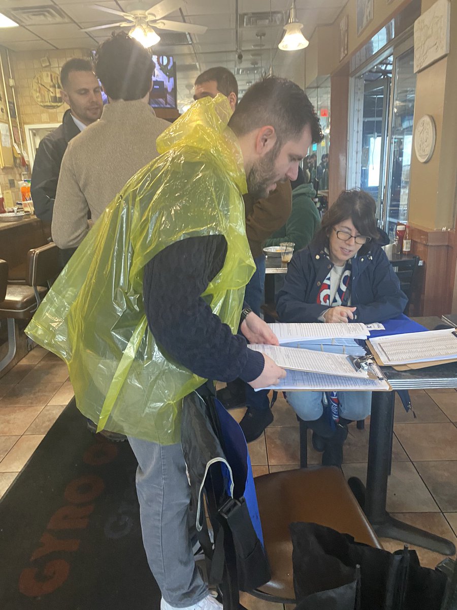 When life throws you a rainy day, collect Republican signatures anyway☔️🌧️.@YiatinforNY @nyyrc_queens @Stef4NewYork @JoshEisenNY @nicoletto_mario @PeterGiunta