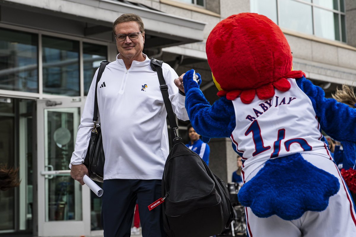 KUHoops's tweet photo. Jayhawk basketball otw 🔜 https://t.co/NePsZo9qsP