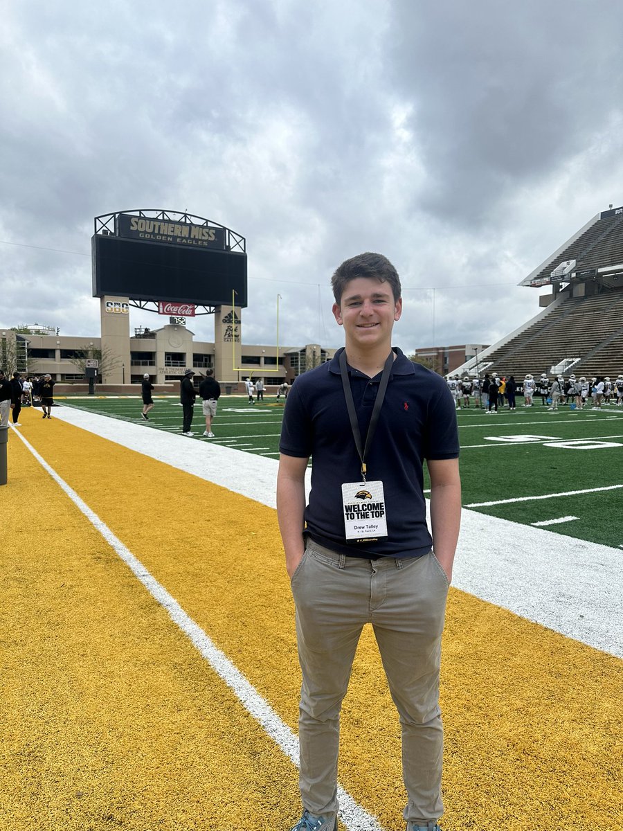 Great to be back in Hattiesburg for a @SouthernMissFB spring practice. Thanks to @CoachGMeyer and @coachKnight_T for the visit. @Briggs_bourg @wolvesfootball_
