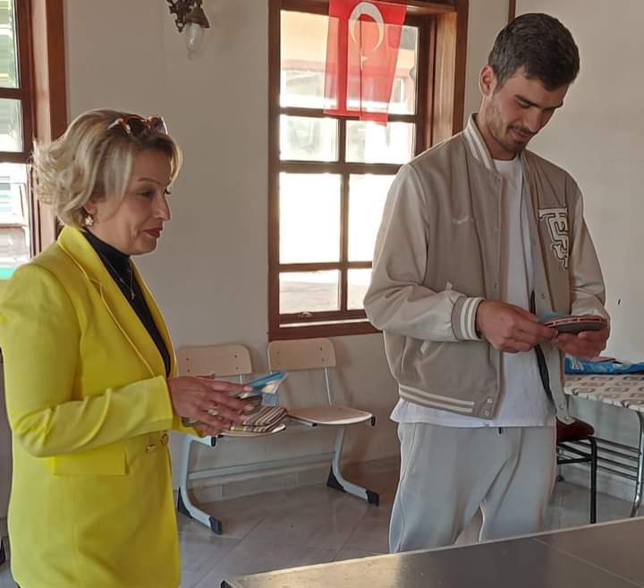Bugünde Barakfakih Mahallesiyle buluştuk bugün..  Yorulmadan yılmadan kimseye ihtiyaç  duymadan doğrularla geliyoruz. 
Kestele Deva Bir Kadro Hareketidir.