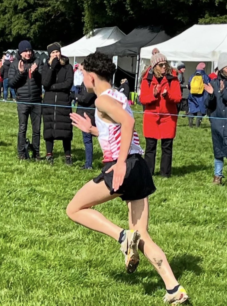 Caspian Holmes of @hrnhillharriers makes his England Schools debut racing for @SchoolAthletics in Santry, Dublin placing 13th in the junior boys race and a member of the England gold medal team. Big well done & also coach @JmzMcDon 👏💪🏃‍♂️