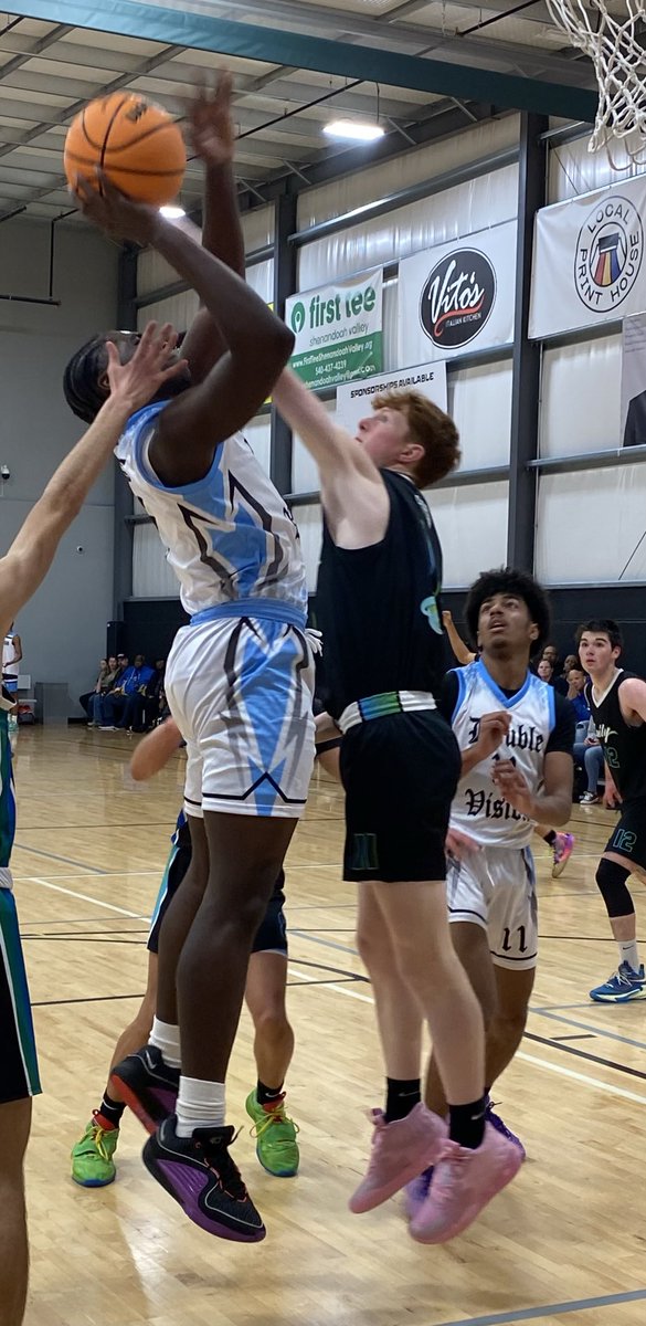 Double Vision Elite 6’3 2026 Ernest Akese (Forest Park HS) getting the rebound and basket to give him a game high 14 points as they lead Team Unity 16U.  #BigShots #RalphSampsonTipOff