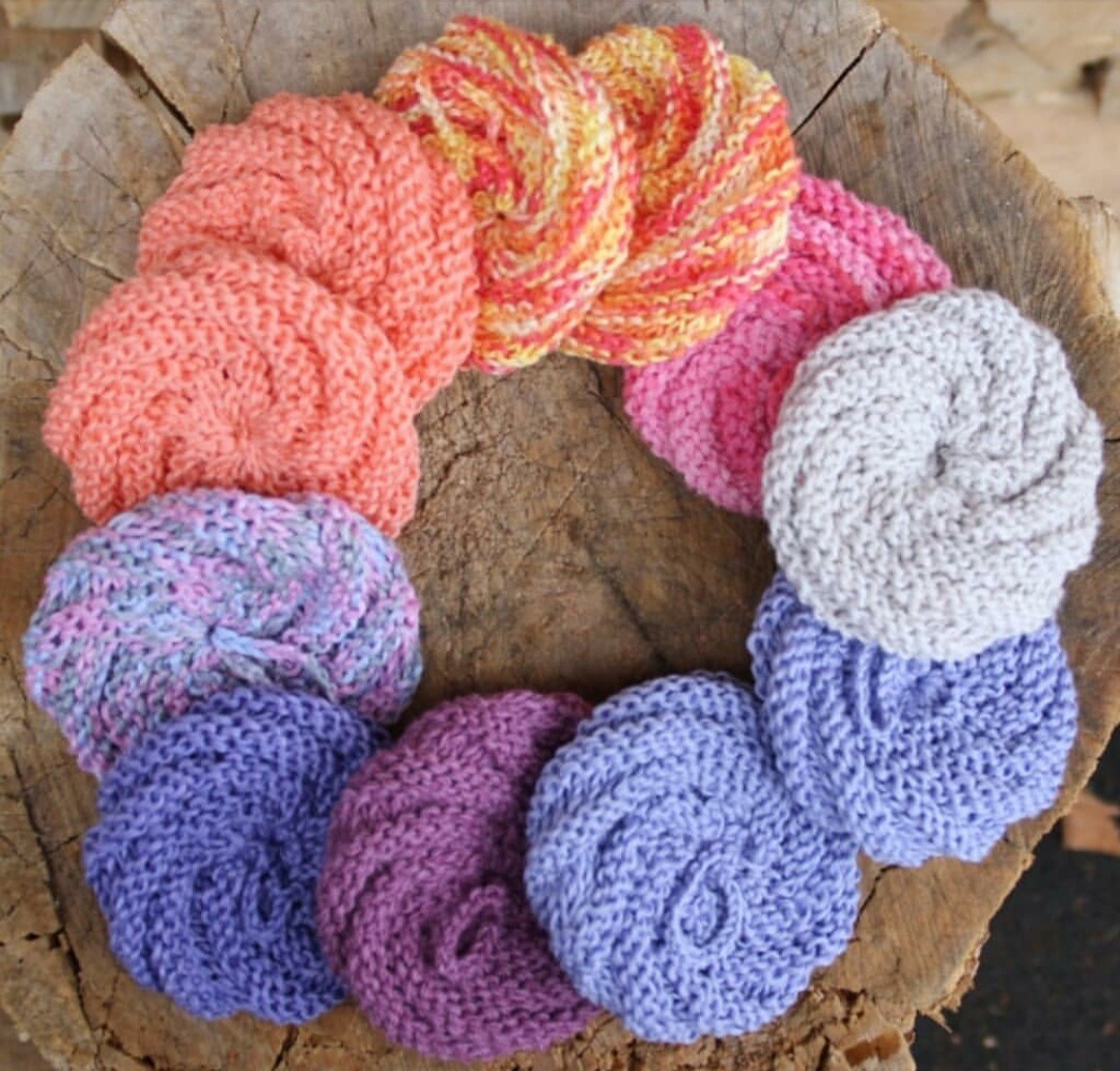 Knitbyfabricole's tweet photo. Vouloir vivre de sa passion c'est je pense impossible...a part dans les films de Noël...
1 commande en 3 mois...
Bref...
Voici mes derniers Tawashi
#tawashi #handemade #homemade #pourlamaison #color #knitisfun https://t.co/Ln2gzV8SRp