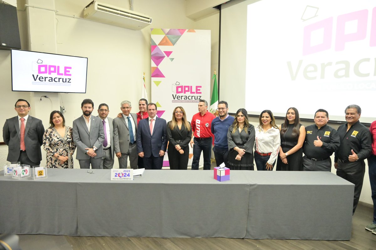 ¡Tenemos Gobernador en Veracruz!

Hoy se reafirmó el apoyo y cariño de las y los veracruzanos hacia un paisano, <a href="/Pepe_Yunes/">PEPE</a>. Los perredistas vamos hacia adelante con la mejor opción y por el verdadero cambio.

Xóchitl Presidenta de México
Miguel Ángel Yunes Márquez Senador