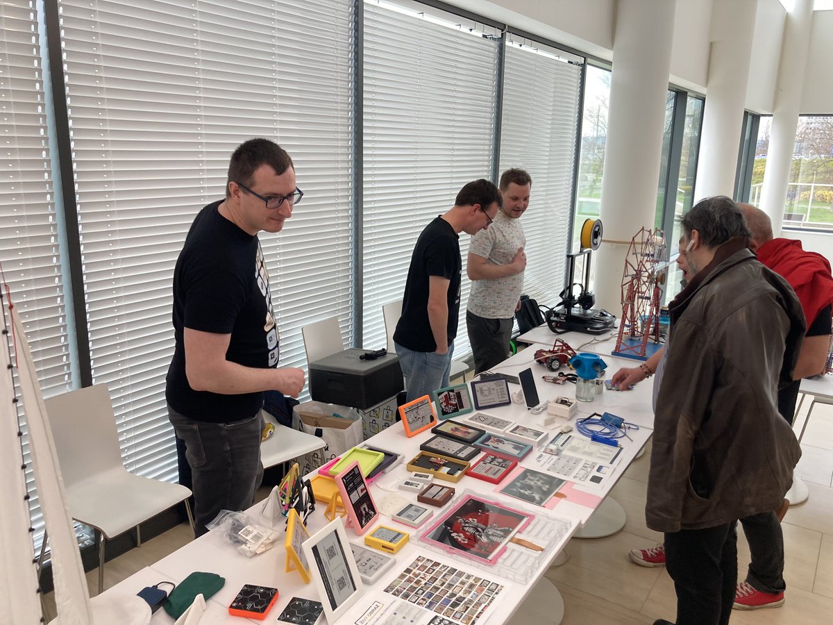 MartinFejt's tweet image. Tož dekuji @RoboDoupe za dnesni #ArduinoDay. Prijemne odpoledne, necekane setkani s mnoha přáteli a i holčičky z naší výpravy byly spokojené 👍☺️