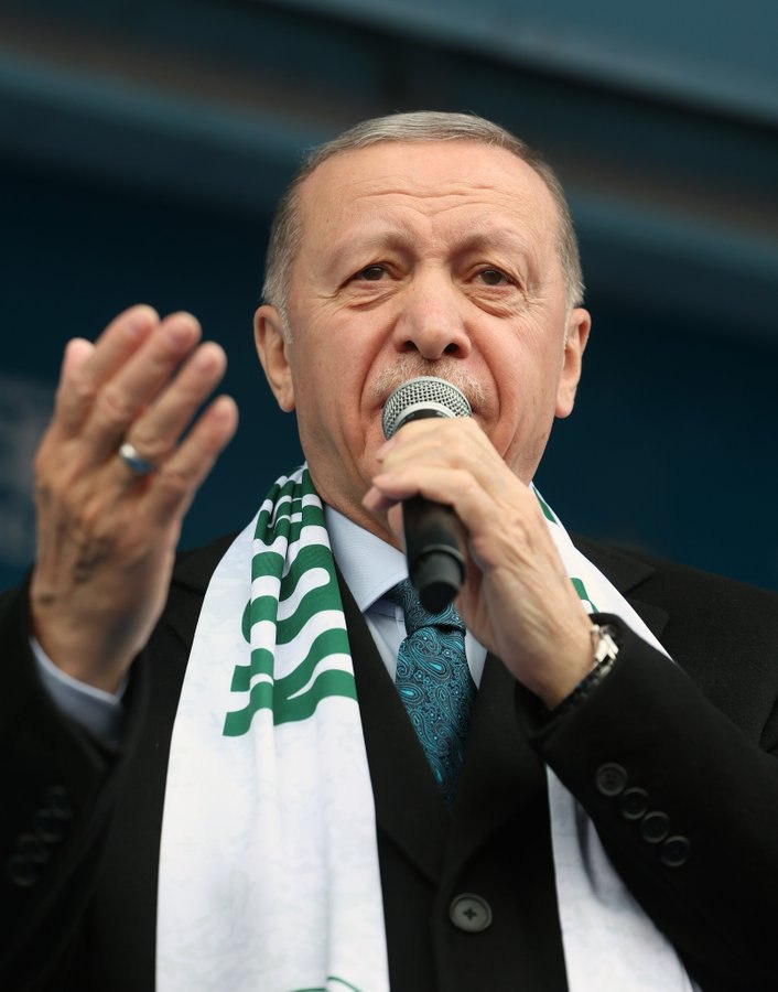 Başkan Erdoğan: 📌Yarın İstanbul mitinginde buluşacağız. 📌İstanbul şu anda hizmete aç. 5yılı kaybettik bir 5 yıl daha bekleyemeyiz. 📌İstanbul'u Murad'ına kavuşturarak, Türk ekonomisinin lokomotifi olan bu şehri belediyecilik hizmetlerinde de tekrar zirveye taşıyacağız.