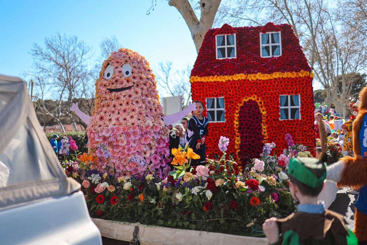 📸 Retour en photos sur le #Carnaval2024 de la @villelalonde83 qui s'est déroulé cet après-midi 🎉 Déguisements, musiques, confettis et bataille de fleurs ont ravi les familles venues participer au défilé ! 📌 Tous vos prochains rendez-vous : swll.to/agendaLaLonde