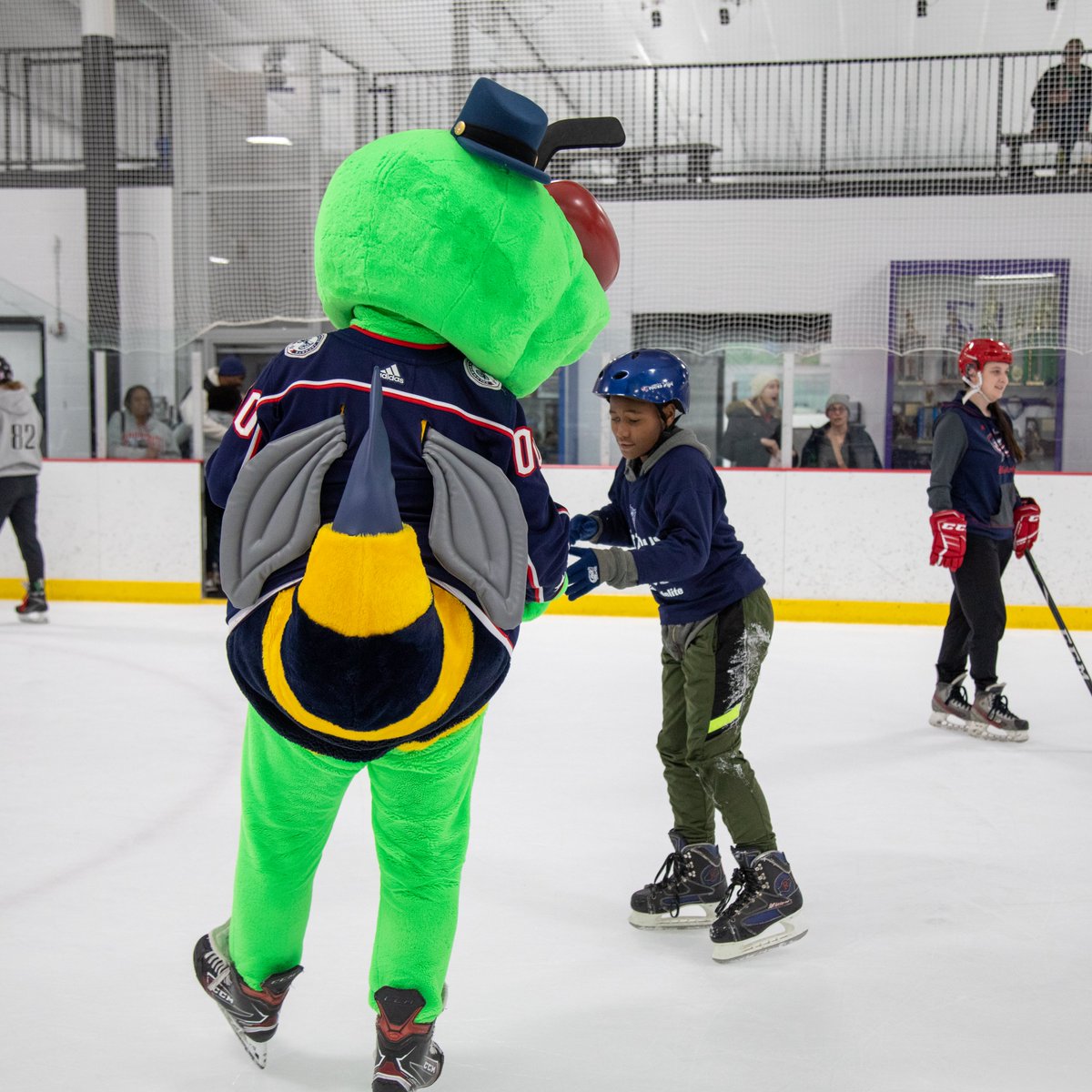 We had a blast at the rink with @OSULiFESports at Get Out And Learn, pres. by @safelite in association with @apexpros1. The lessons on the ice taught more than hockey! Through hockey, these kids learned about self-control, effort, teamwork and social responsibility! #CBJ