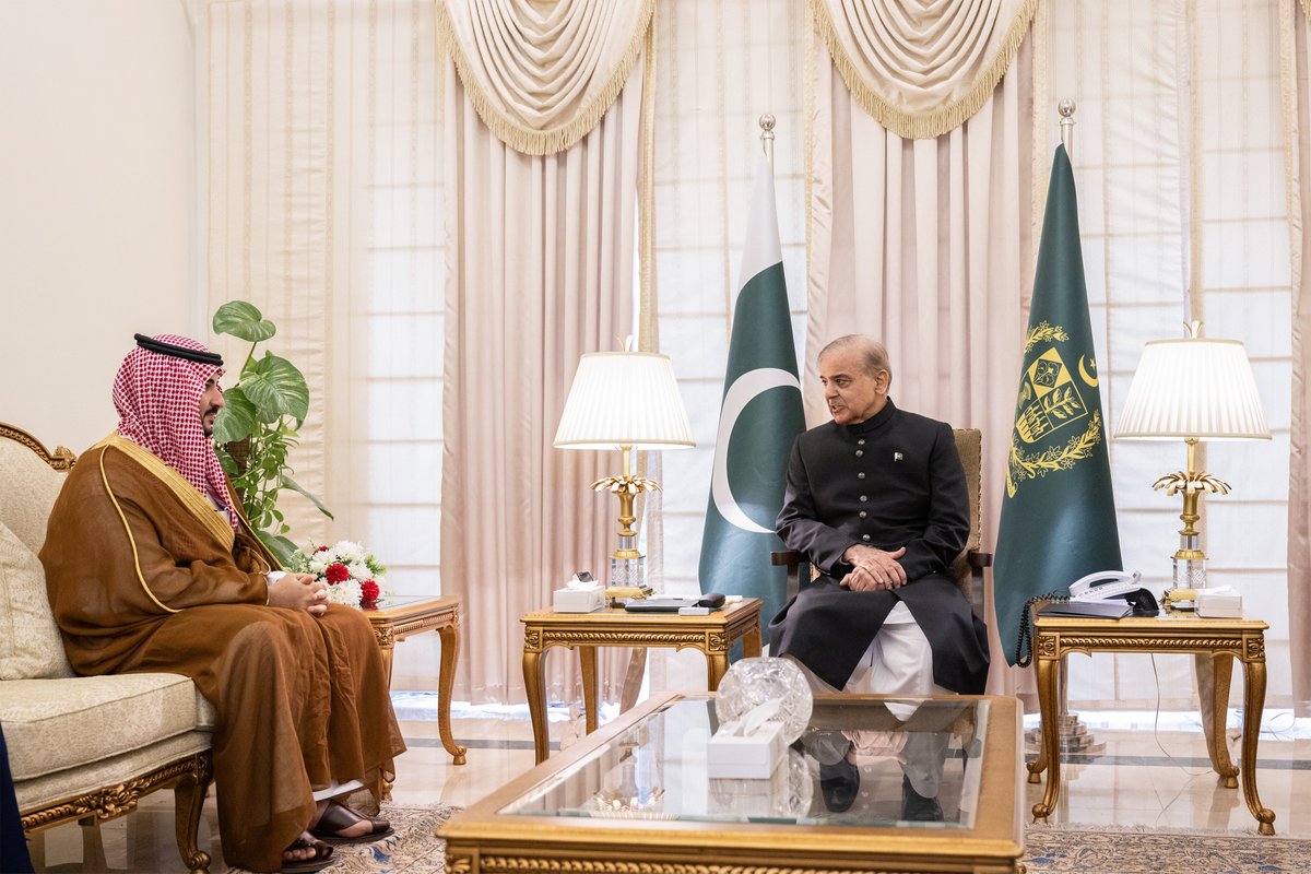 Upon the directives of the leadership, I met with @CMShehbaz where I conveyed their greetings. We reviewed our robust relations and ways to bolster them. We also discussed recent regional and international developments and efforts to promote peace.