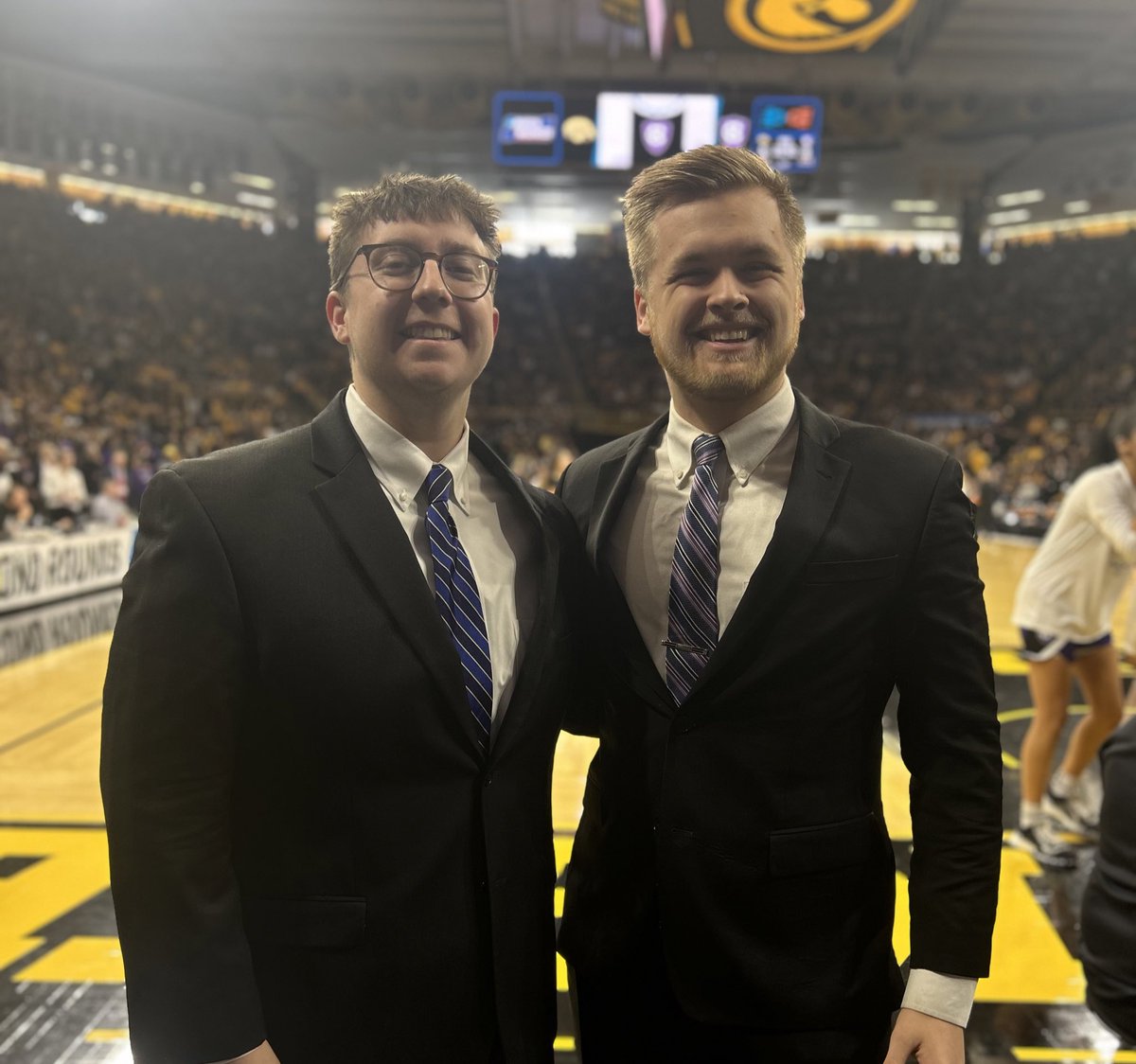 MichaelMerrick_'s tweet image. Extremely excited and grateful to be on the call with @MaxvG for the first round of the NCAA tournament!! 

We’ll be live on @KRUISports starting at 2:05!! 

Listen here: krui-fm.mixlr.com/events/3277977