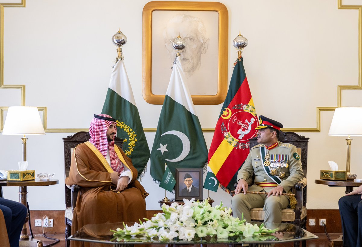 Met with Pakistan’s Chief of Army Staff, General Asim Munir, to review our strong brotherly ties and strategic defense partnership. We explored ways to bolster our cooperation. We also discussed a number of regional and international issues.
