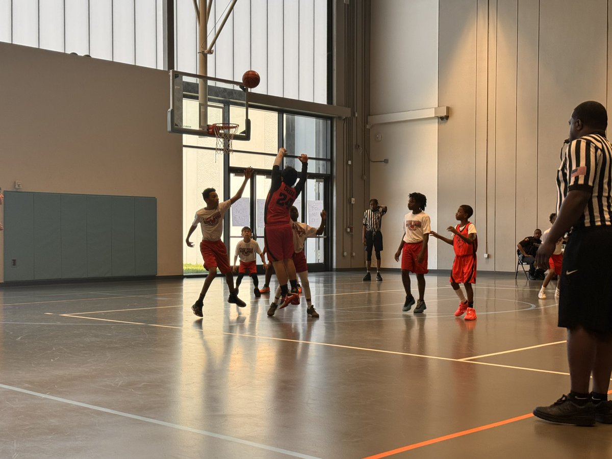 CorneliusElem's tweet photo. Awesome basketball 🏀 season! Our Cougars played their ❤️out in the court during our last two games! Way to go! 🎉🎉@madisonmarlins @HisdSouth https://t.co/re162QDxt3