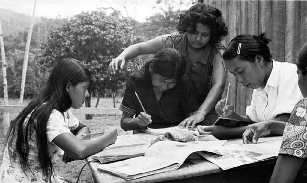 23 de marzo de 1980 #Nicaragua sería testigo de uno de los hitos históricos más importantes: El inicio de la Cruzada Nacional de Alfabetización. Fue el Frente Sandinista 🔴⚫ que organizado se dispuso a cumplir la orden del Comandante Carlos Fonseca 'Y también enseñénles a leer'