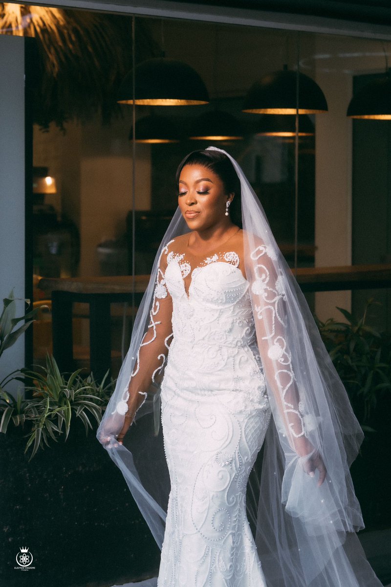 Moments now, Memories later❤️ 4 beautiful frames of Ijeoma & Kalu😍 Shot by yours Truly🙌🏾 Kindly retweet your favorite frame🥂 #weddingphotography #couples #bride #photography #54ปี3Miracles #fypviraltwitter #nigeriantwitter