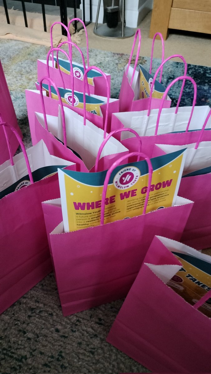 Sponsor our runners 🏃🏃‍♀️🏃‍♂️💷Search Wilmslow Youth on Just Giving and choose a runners campaign.
Getting ready for our runners tomorrow morning  @wilmslowrunningfestival. We are so grateful for our runners highlight how we can help to support good mental health in our young people