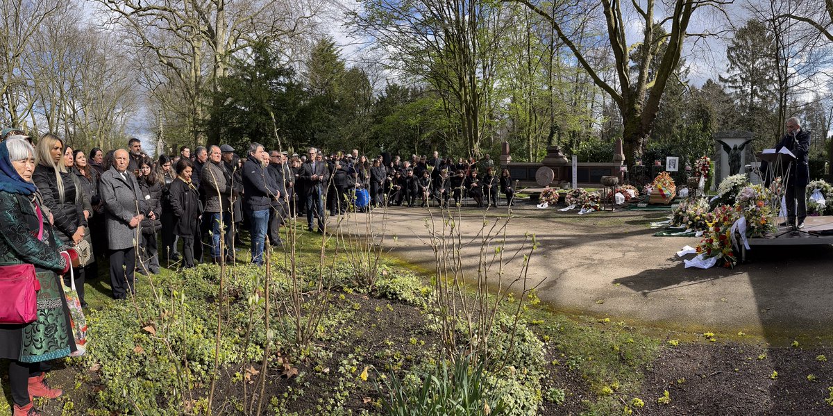 Bingöl (Çewlig) Belediye Başkanlarından, eski Bonn Kültür ataşesi, eğitimci, Kürt siyaset insanı Sait Aymaz. ömrünün son 46 yılını sürgünde geçirdiği Almanya'nın Köln kentinde Melalenfriedhof Mezarlığında toprağa verildi. Halkının, ailesinin ve mücadele arkadaşlarının başı…