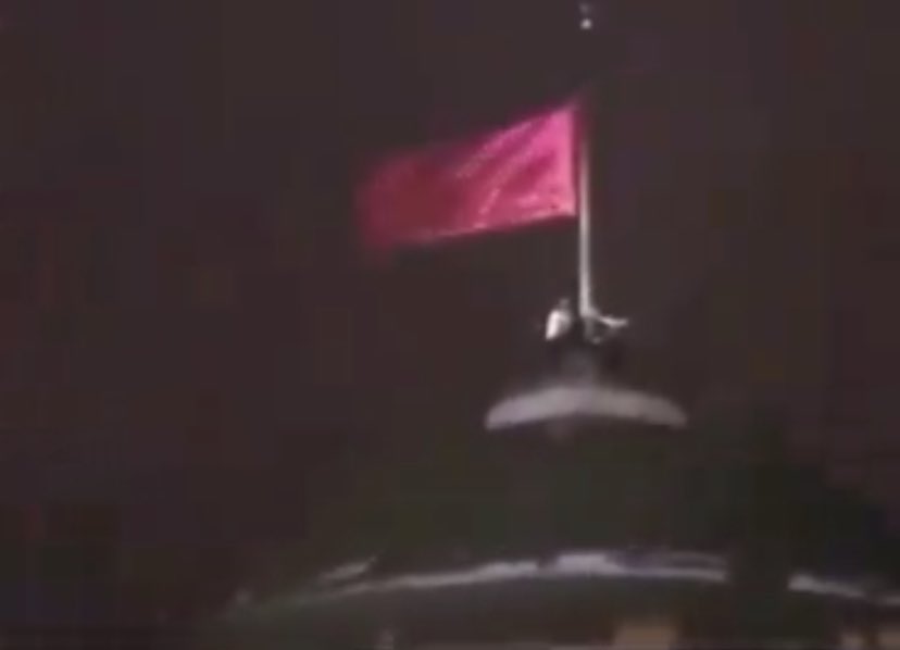 25 ديسمبر 1991م في مثل هذا اليوم وقبل 32 عام، تم إنزال علم الاتحاد السوفيتي ورفع العلم الروسي فوق الكرملين واستقال آخر رئيس للاتحاد السوفيتي غورباتشوف، وفي اليوم التالي يوم 26 ديسمبر سقط الاتحاد السوفيتي وبشكل رسمي.