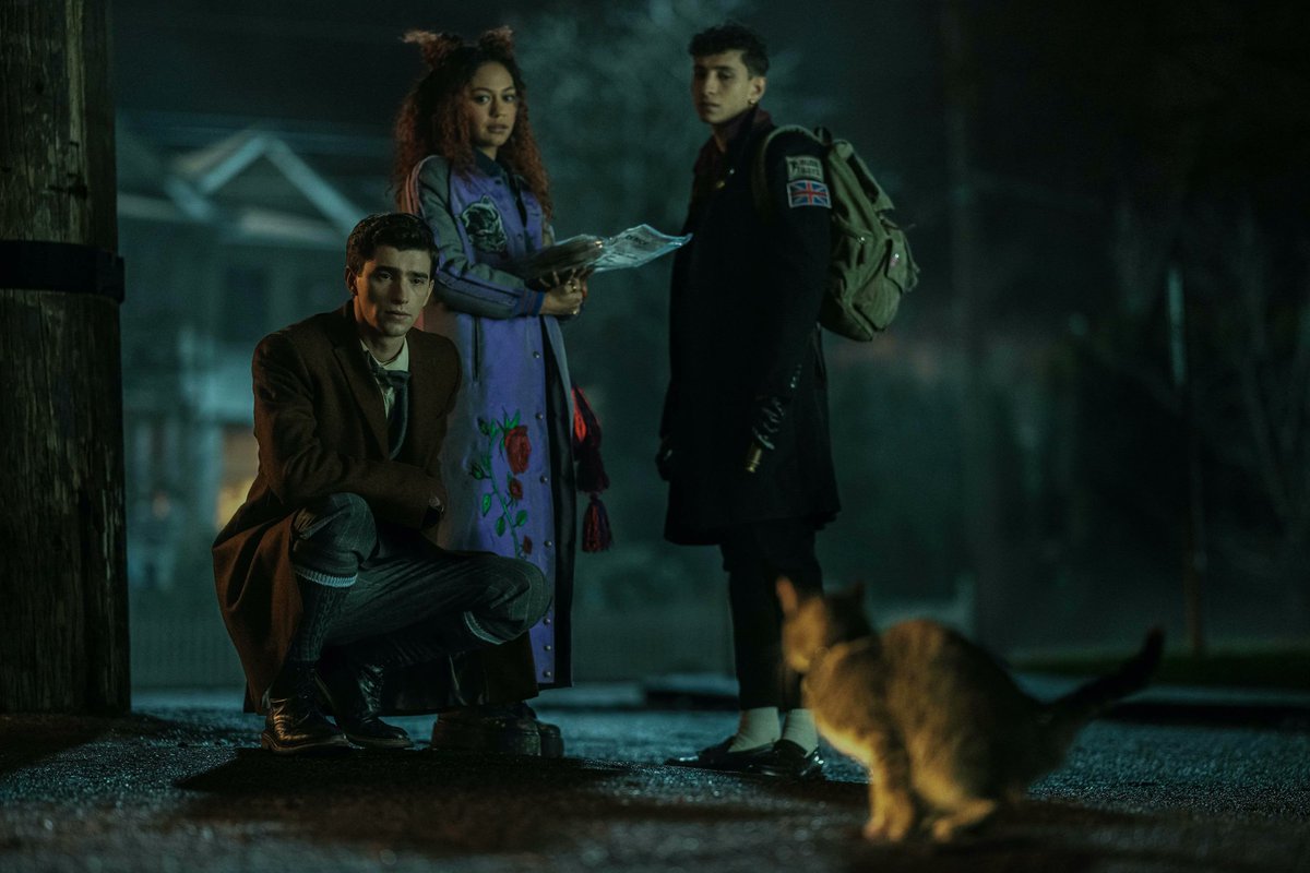 Imagens de Garotos Detetives Mortos, adaptação de uma HQ criada por Neil Gaiman que chega a Netflix em 25 de abril

#GarotosDetetivesMortos #DeadBoyDetectives #NeilGaiman #Netflix #GeorgeRexstrew #JaydenRevri #KassiusNelson