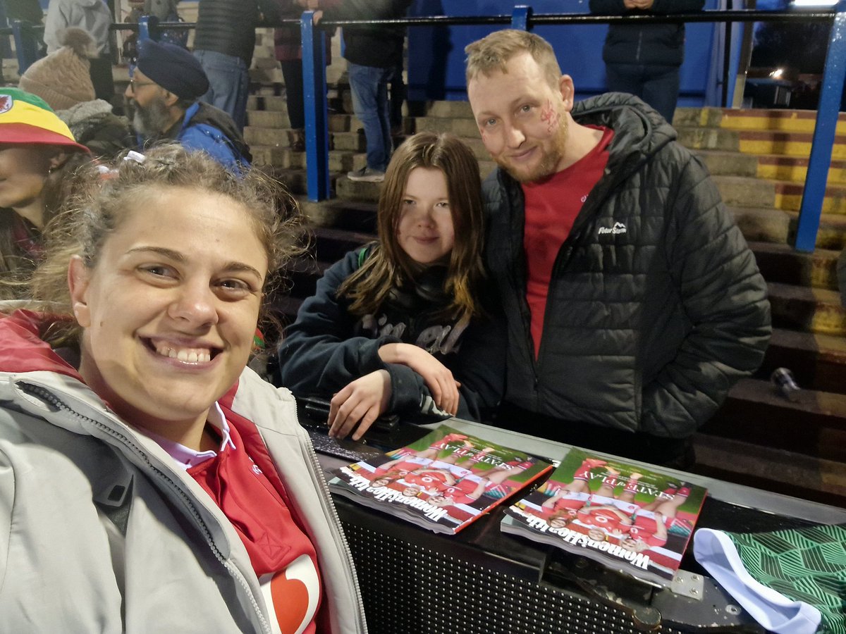 Gutted about the score but proud to support 🏴󠁧󠁢󠁷󠁬󠁳󠁿

Finally saw my favourite player play for WALES! @georgiaemilyyyx 🎀

Thank you for photo's @abbiefleming_6 and @TaliaJohn04 

@Lifeguard_Dude got something to take back home courstey of Natalia, fair play to you, made his day! 👏