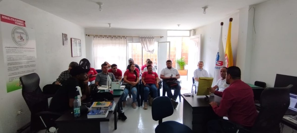 Sinaltralipal's tweet photo. #Sinaltralipal capacitación en temas de salud, tan importantes para los trabajadores en la defensa de sus derechos, estabilidad laboral reforzada, calificación de origen, perdida de capacidad laboral.
Gracias compañeros de #Sinaltrainbec Yumbo por la invitación.
Unidad y lucha https://t.co/9aCg9lE9aR