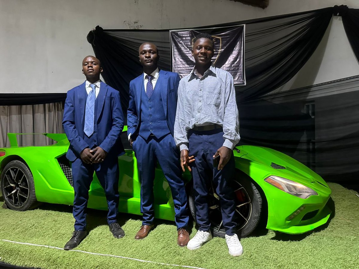 freezle_'s tweet photo. #AfricaisTheFuture 
Young engineers from Jos, Plateau State created the first Nigeria made sport car.
#BennieSternum 🇳🇬 https://t.co/dpw7ucymDc