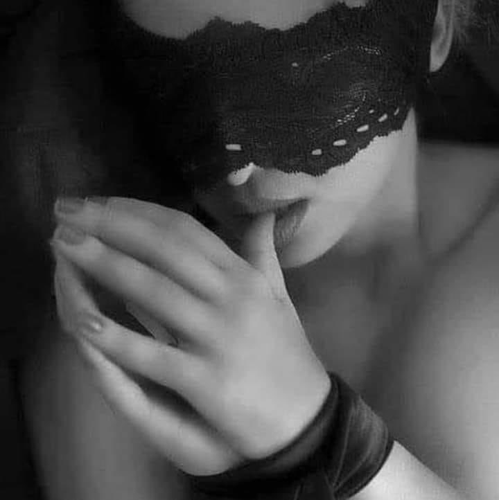 ايتها الخاضعة
قبل أن تخضعي عليكِ فهم ميولك و تحديد رغباتك و التأكد مما تريدينه
أن تخضعي أي أن تسلمي نفسك و كيانك . كبرياءك و كرامتك و كل أمورك الشخصية و أسرار ميولك لشخص تختارينه
و أن تكوني صادقة ، وفية ، مخلصة محبة . حافظـة للسر قبل أن تكوني مطيعة
#كلبه_مطيعه #ماستر #خضوع #كلبه