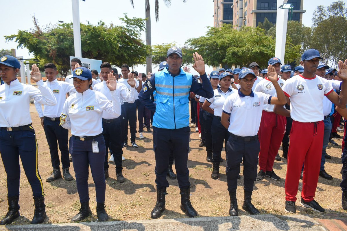 amarcanopsuv's tweet photo. Realizamos en Guayana la juramentación del voluntariado de la Ruta Santa 2024, denominado Mostacho Fest, organizada por la Gobernación de Bolívar, Secretaría de Turismo, Cuadrantes de Paz, Juventud del Psuv, Ministerio del Deporte, Minec y el Movimiento de Recreadores. https://t.co/oVsd1rdgNw