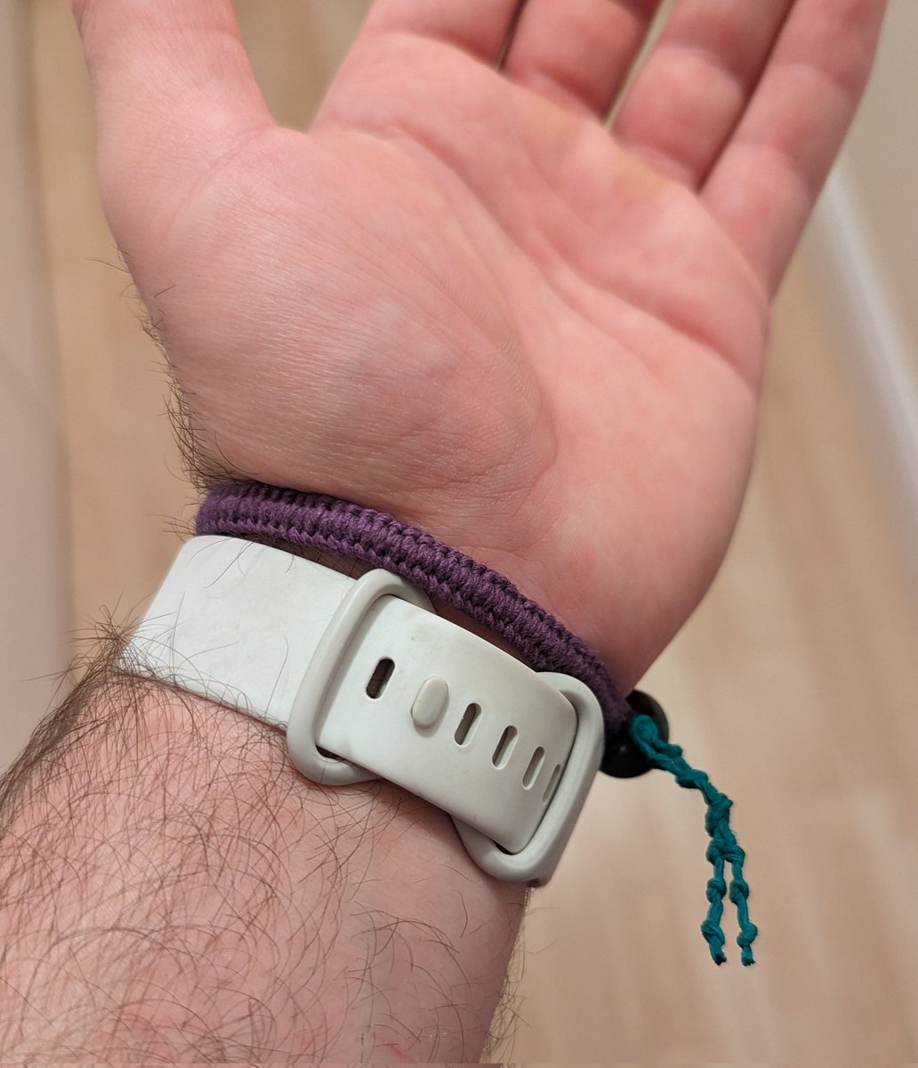 heath_cycle's tweet photo. I have the #bracelets from last week glued; I managed to pick out a super glue tub with a brush, and it's absolutely •perfect• for portioning out just enough glue. The fibers still feel soft and flexible, it's the best!

#HeathCycle
#jewelry 
#macrame https://t.co/DJIgjy737M