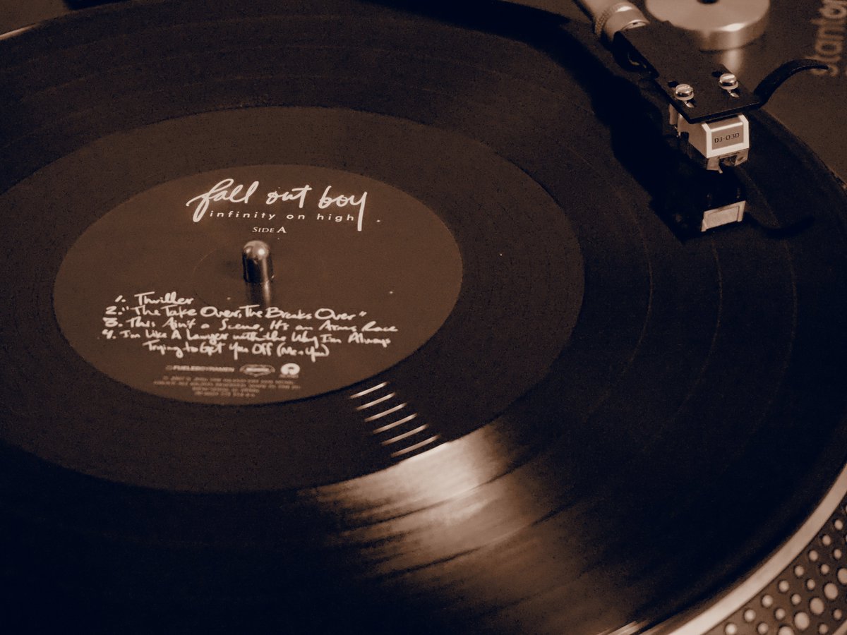 radiofreakuser's tweet photo. #falloutboy
#InfinityonHigh https://t.co/kf8FHyi61Q