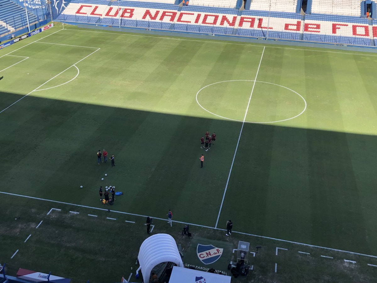 Ya está el plantel del “Gaucho” en el Parque Central. Pegado al partido de Uruguay Vs. País Vasco venimos con Nacional Vs. Progreso. Lo relata @Roberto_Moar y lo comentan @Buysan y @MauroMas28