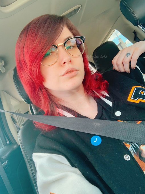 so relieved to have finally replaced my mega scratched up glasses!! stuck with the same frames tho!!<a href="/tag/apclips"class="tags"><span>#apclips</span></a>