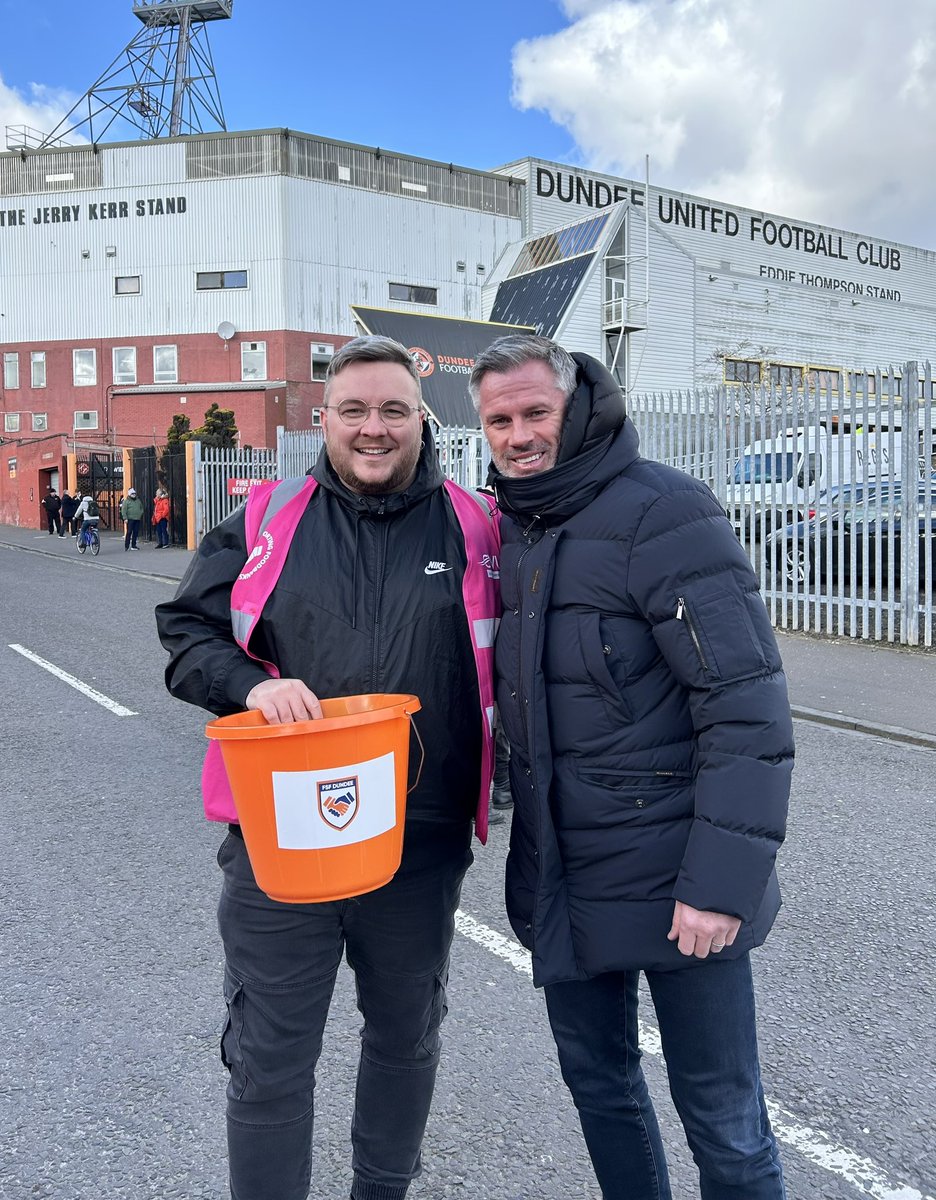 Thanks to everyone who donated food & toiletries to our collection at Tannadice today! 🥫 Special mention to @Carra23 for stopping to chat about our work with @SFoodbanks too! 📸 We also raised £367.52 in our collection buckets! 🤝