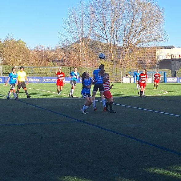 Autonómica Fem !! Itaroa Huarte 3-1 Kirol Sport Partido disputadisimo entre 2 de los equipos que mantienen una buena clasificación y en el qué las azulikas, bien posicionadas aprovecharon la velocidad de las extremos y delanteras para materializar los goles. 💙🖤⚽️