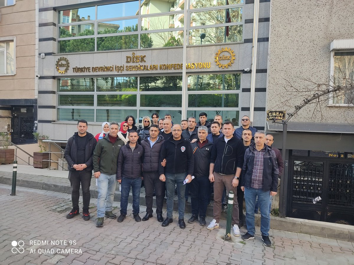 Ey sözde hak savunucusu <a href="/diskinsesi/">DİSK</a> 18 aydır  Vakıfbank güvenlikleri diske bağlı güvensen sendikası tarafından yetkilerine yapılan itirazdan dolayı mağdurlar
Mağduriyetlerinin önündeki engeli itirazınızi lütfen hemen şimdi çekiniz.
 <a href="/ArzuCerkezoglu/">Arzu A. Çerkezoğlu</a>
#DiskEliniVakiftancek