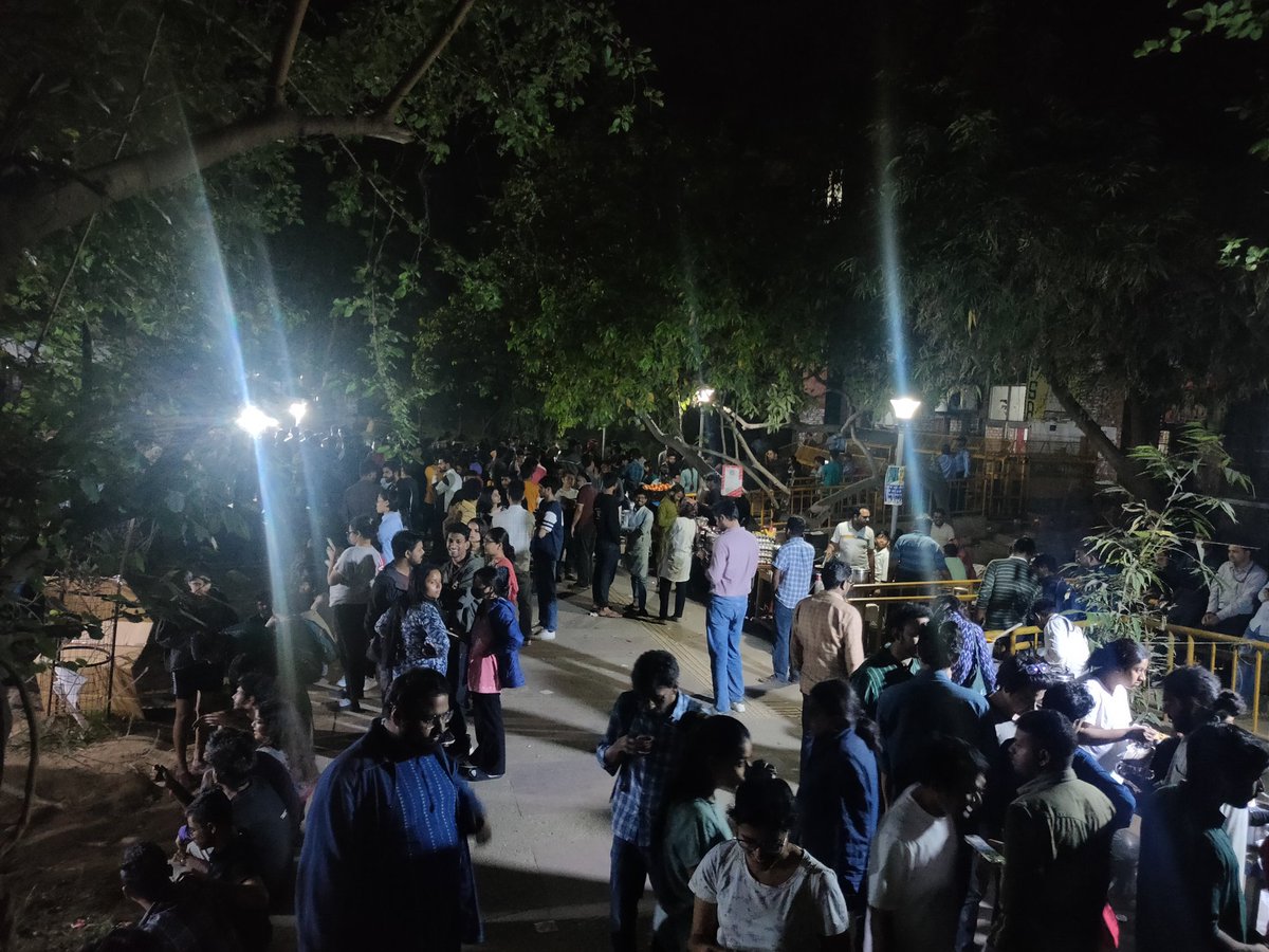 pherozevincent's tweet image. माहौल #JNUSU #DelhiSpring