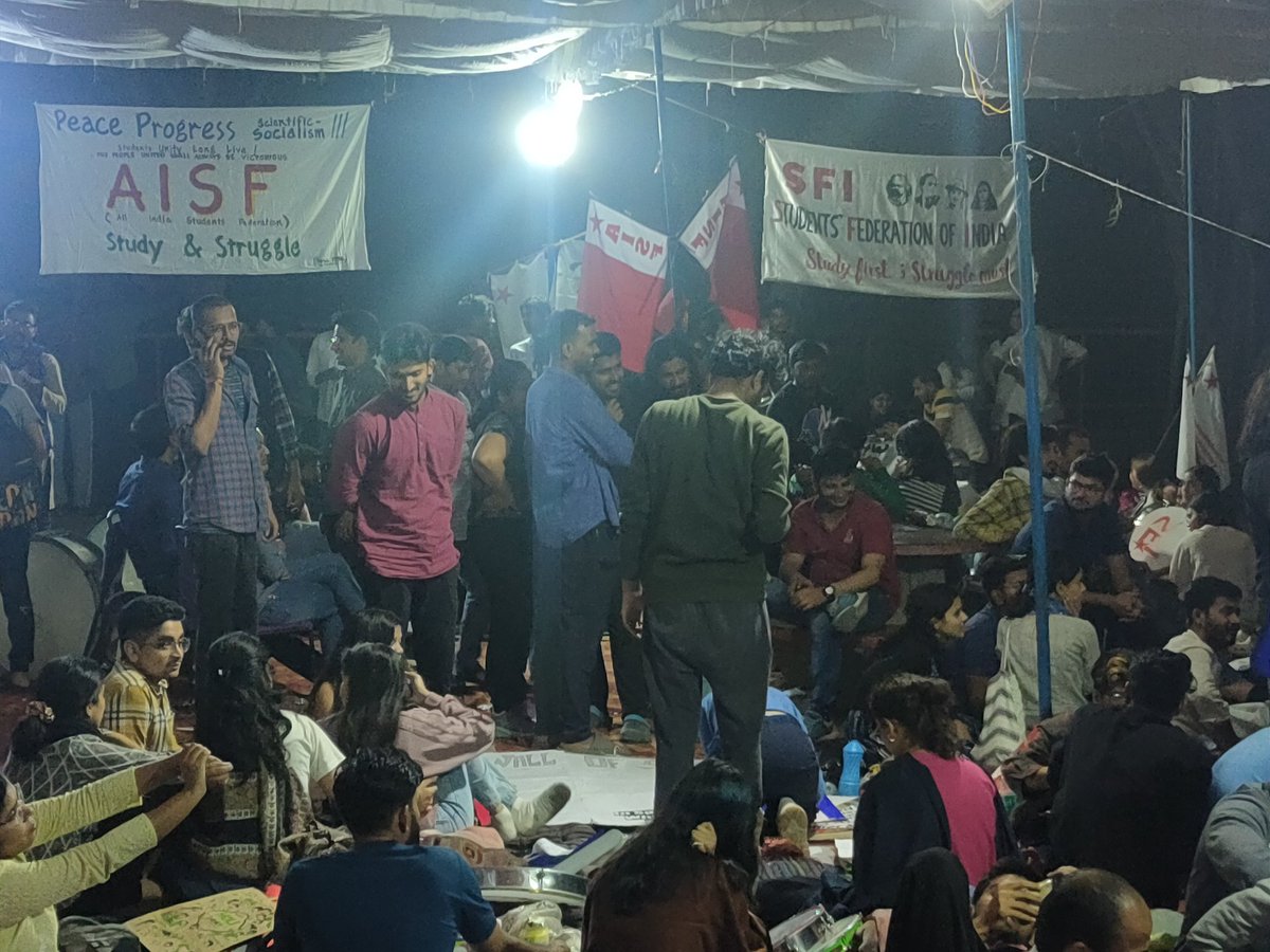 pherozevincent's tweet image. माहौल #JNUSU #DelhiSpring