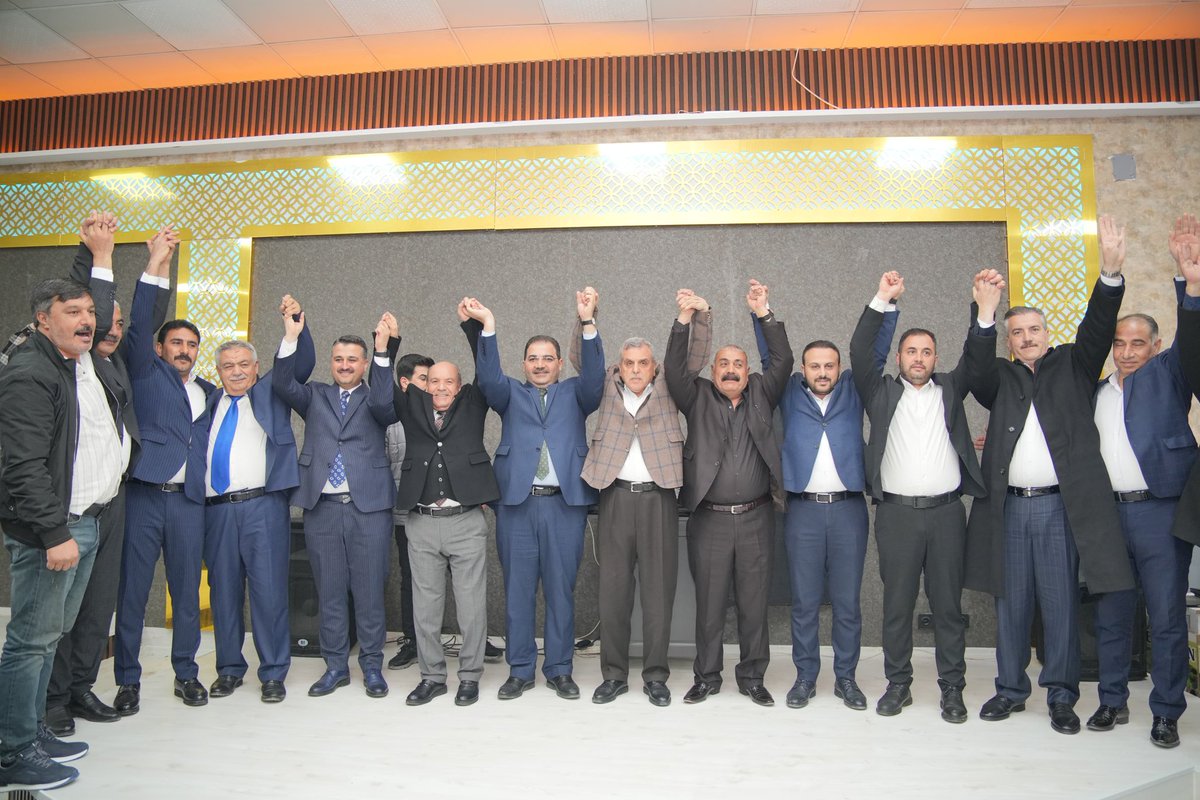 Mersavi Aşireti üyeleri ile bir aradayız.

Misafirperverliklerinden dolayı kendilerine teşekkür ediyorum.