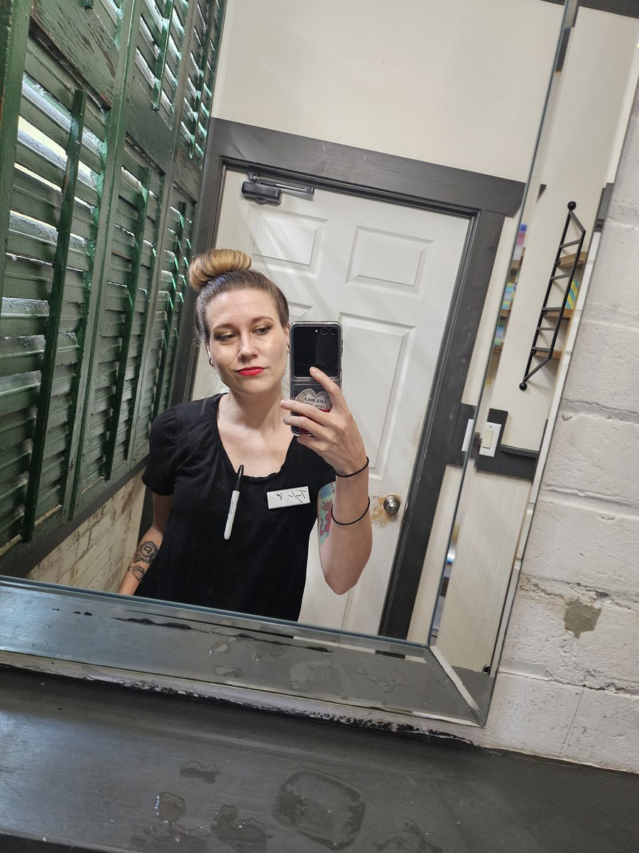 TaylorTakesMardiGras tweet media