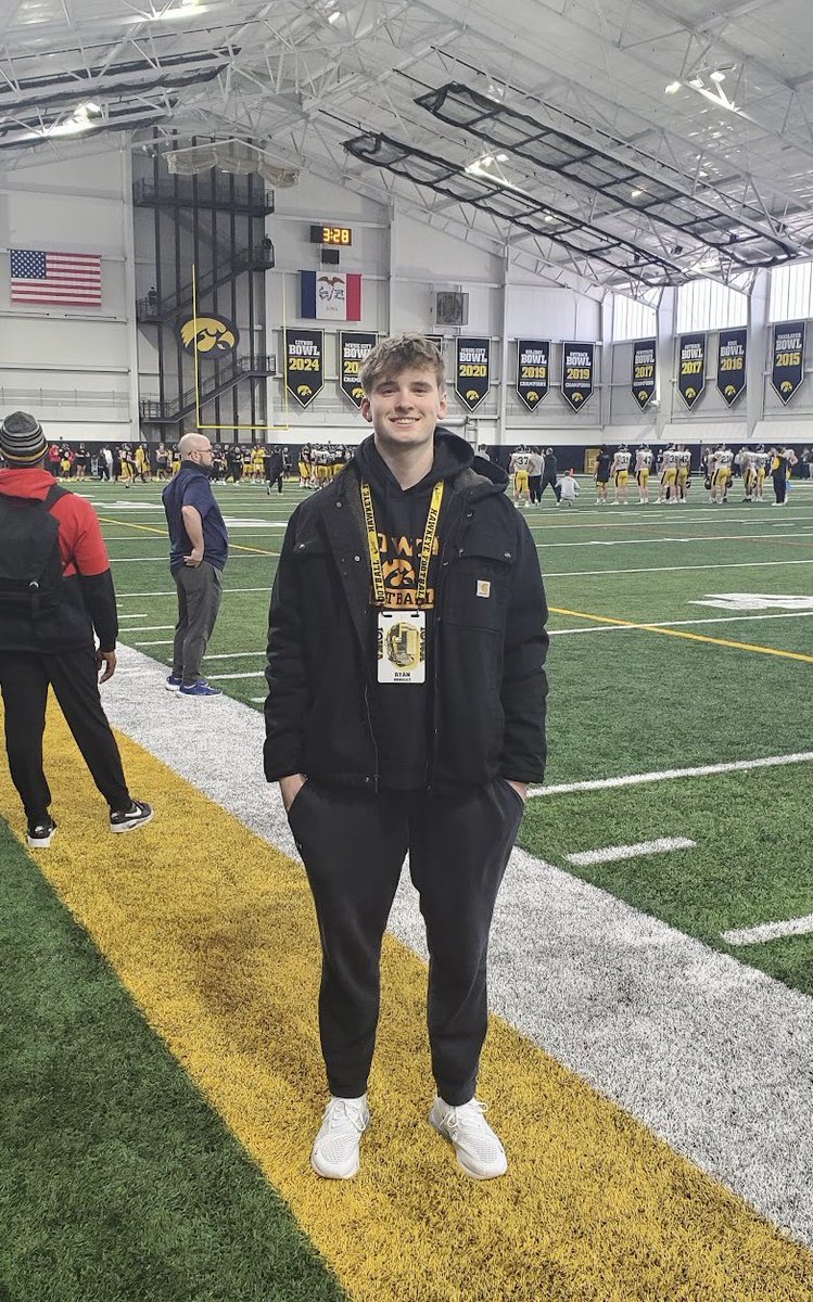 Had a great time at Iowa’s spring practice today! Thanks to @CoachBudmayr and @CoachSWallace for having me out! @TNTignite @grid_irons @EDGYTIM @CoachChris_Roll @JoshBostick8 @PHS_Football @TomLoy247 @AllenTrieu