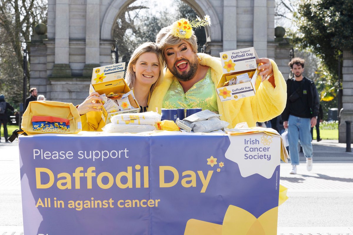 averilpower's tweet photo. It was fantastic to meet so many @irishcancersoc volunteers and supporters yesterday on #daffodilday. Thank you so much to everyone who donated. It will make a huge difference. There’s still time to donate on https://t.co/5VbPmwJrXM or through @RevolutApp https://t.co/NWzB9UNJiB